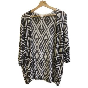 Chico’s 3/4 sleeve geometrical lightweight cardigan wrap size 2 (10/12)